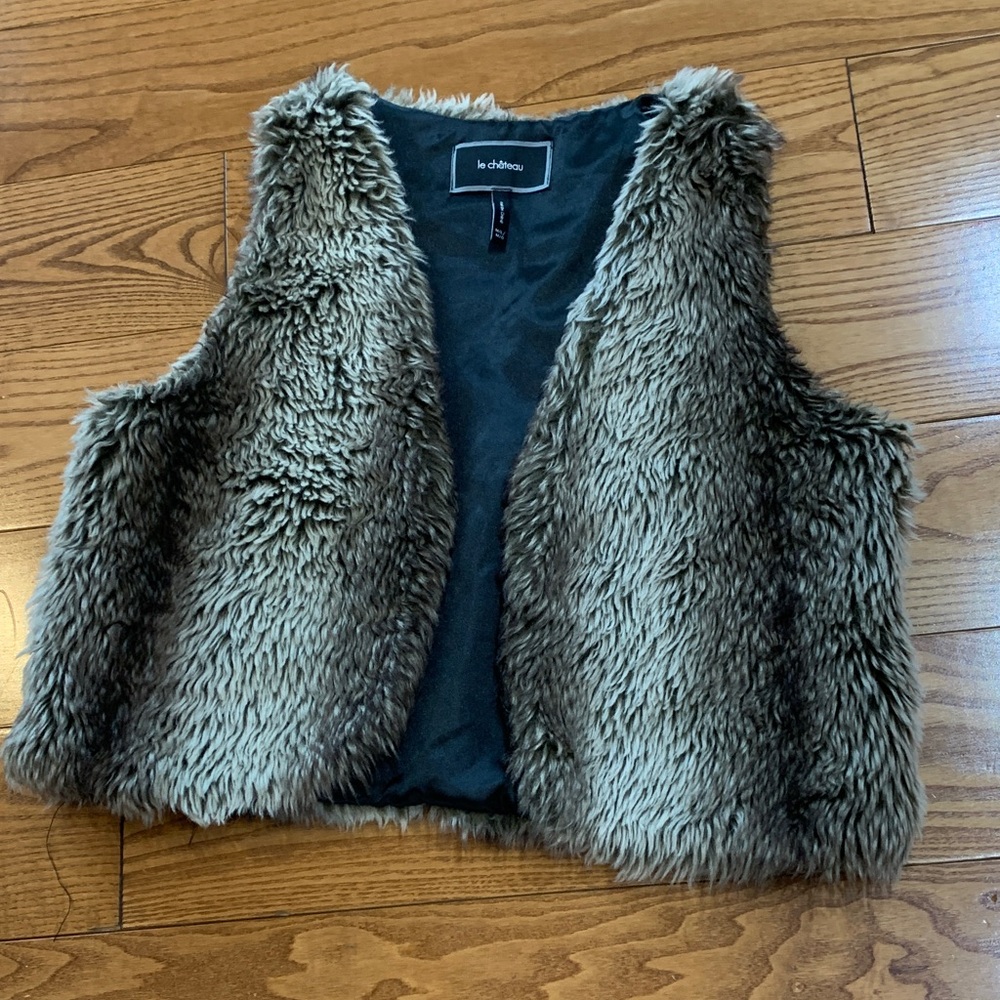 le chateau Faux Fur Vest in Taupe Brown size M/L